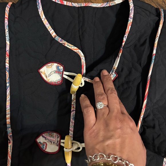 Chic Black Vest with Colorful Trim - Picture 7 of 9